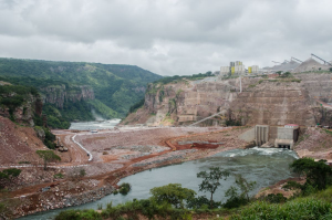 Obras da hidro-elétrica do rio Lauca / Foto Odebrecht