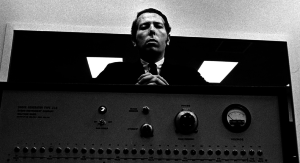  Stanley Milgram e seu aparelho de eletro-choques  VImeo / CC