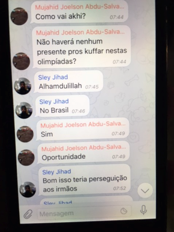 Trecho da conversa em que usuários do grupo falam sobre um eventual ataque durante a Olimpíada (Foto: Divulgação/MPF)