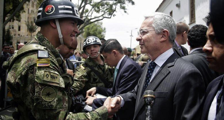 O ex-presidente Álvaro Uribe: aposta no medo como estratégia para retornar ao poder