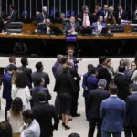 “Ao fim e ao cabo”:  Estadão e Folha de mãos dadas com o Congresso